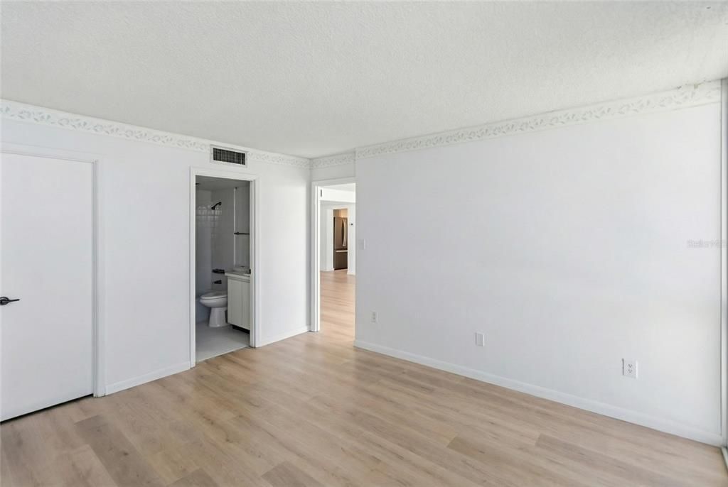 For Sale: $830,000 (2 beds, 2 baths, 1022 Square Feet)