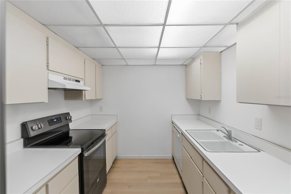 For Sale: $830,000 (2 beds, 2 baths, 1022 Square Feet)