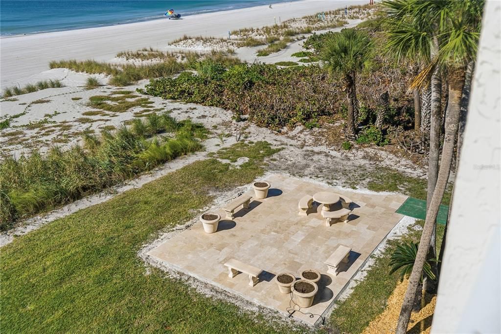 For Sale: $830,000 (2 beds, 2 baths, 1022 Square Feet)