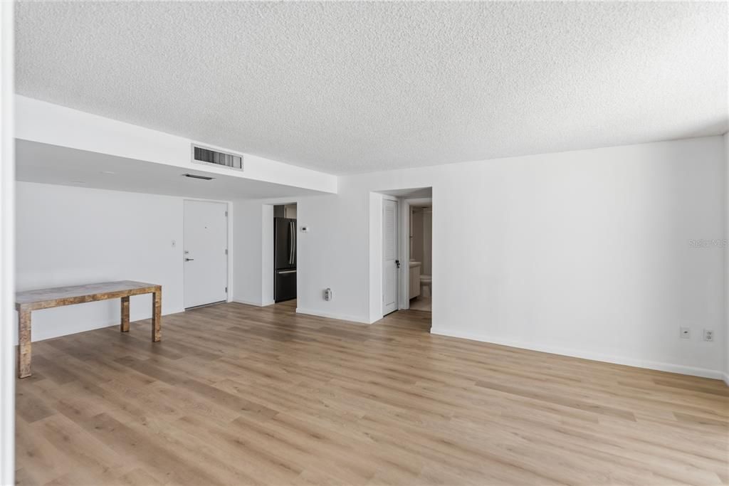 For Sale: $830,000 (2 beds, 2 baths, 1022 Square Feet)