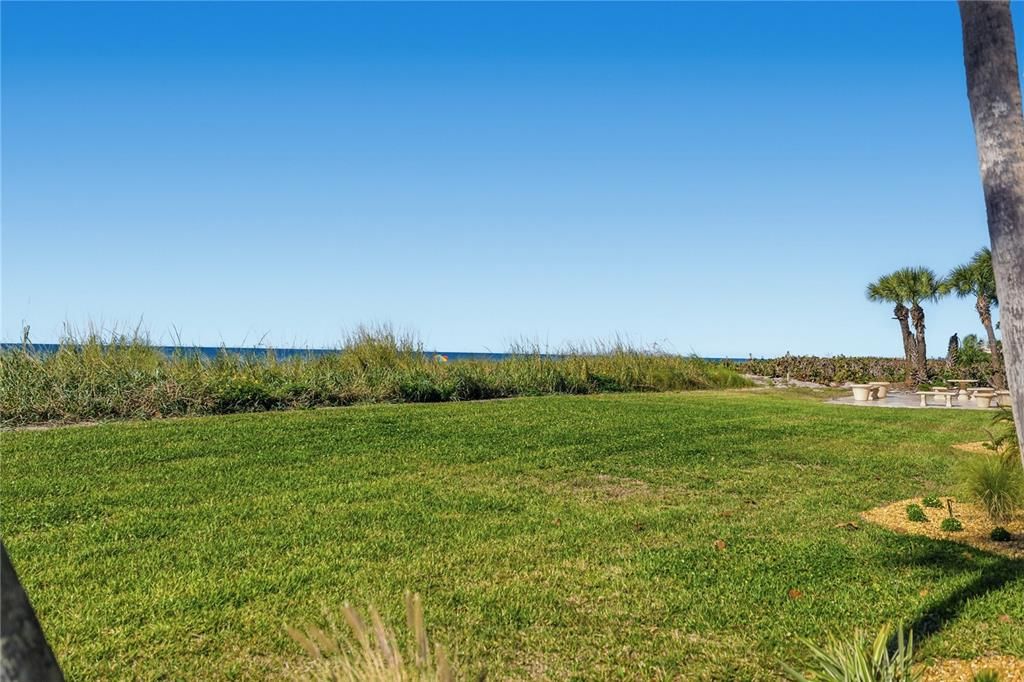 For Sale: $830,000 (2 beds, 2 baths, 1022 Square Feet)