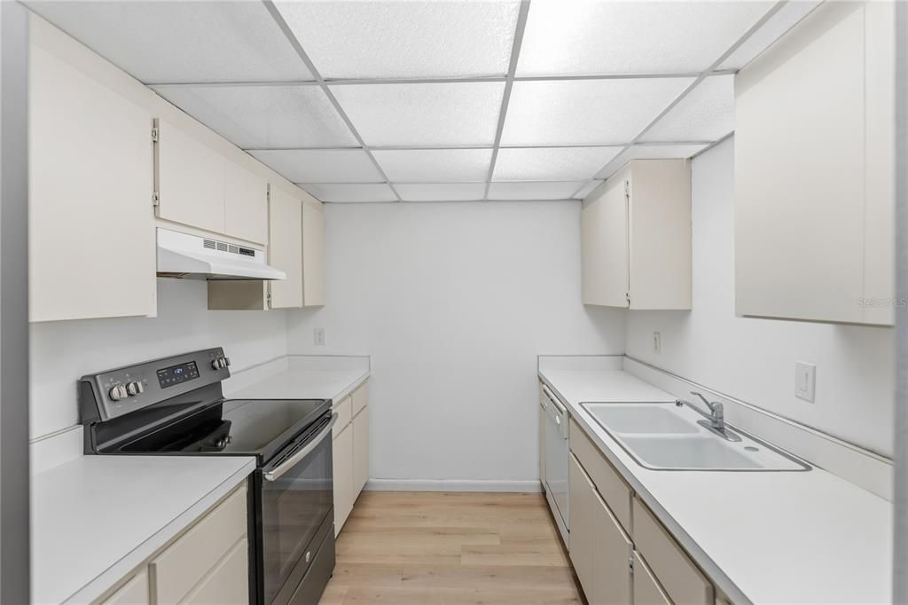 For Sale: $830,000 (2 beds, 2 baths, 1022 Square Feet)