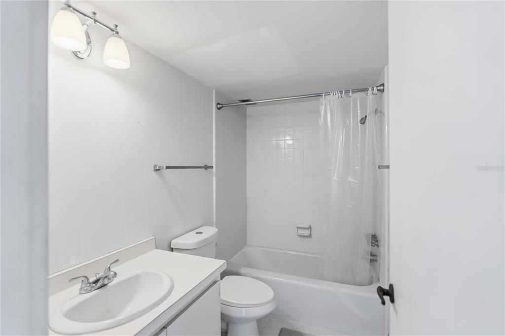 For Sale: $830,000 (2 beds, 2 baths, 1022 Square Feet)