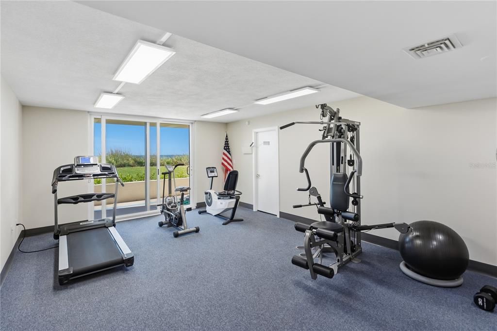 For Sale: $830,000 (2 beds, 2 baths, 1022 Square Feet)