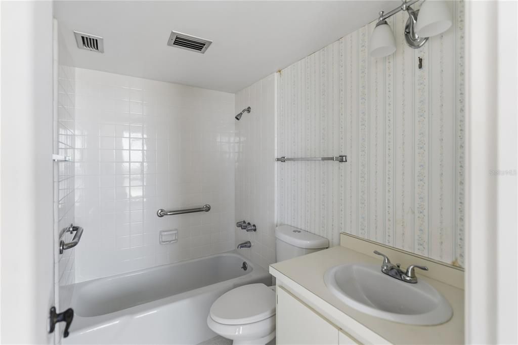 For Sale: $830,000 (2 beds, 2 baths, 1022 Square Feet)