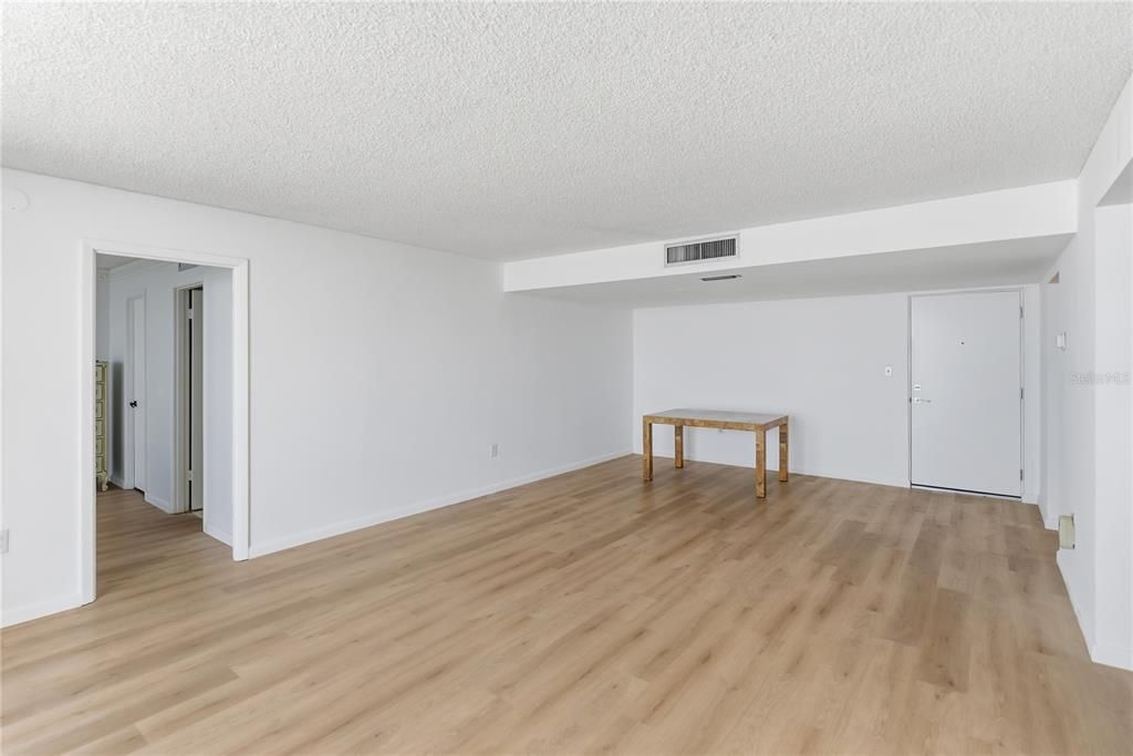 For Sale: $830,000 (2 beds, 2 baths, 1022 Square Feet)