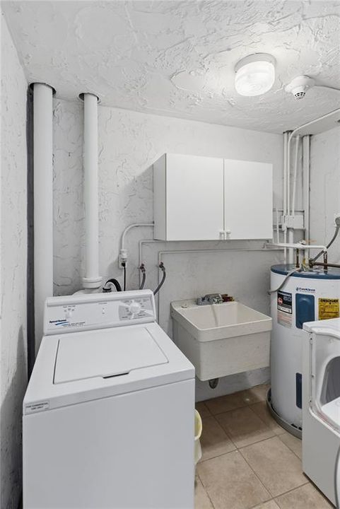 For Sale: $830,000 (2 beds, 2 baths, 1022 Square Feet)