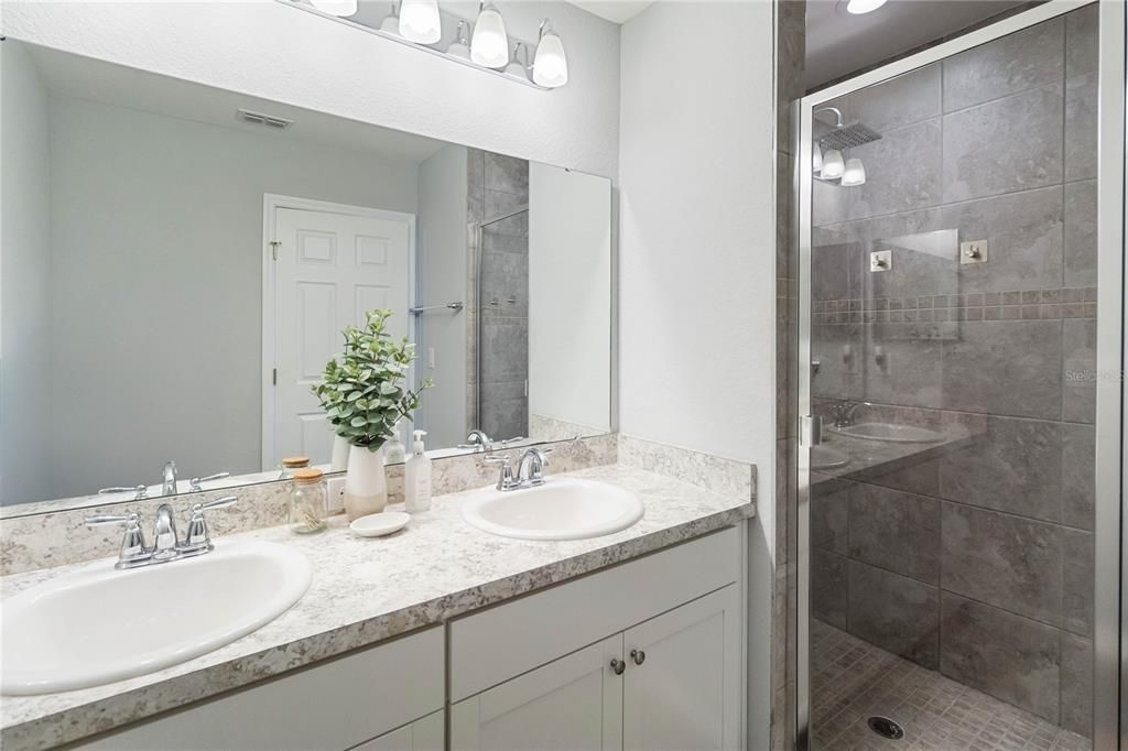 For Rent: $2,000 (3 beds, 2 baths, 1713 Square Feet)