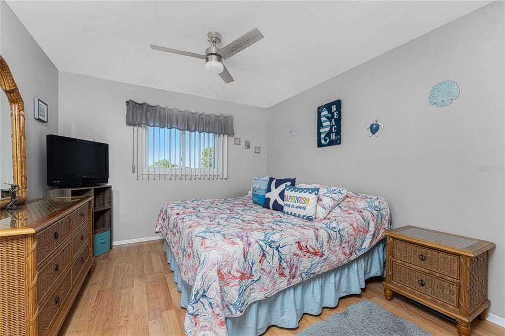 待售: $146,900 (2 贝兹, 2 浴室, 886 平方英尺)