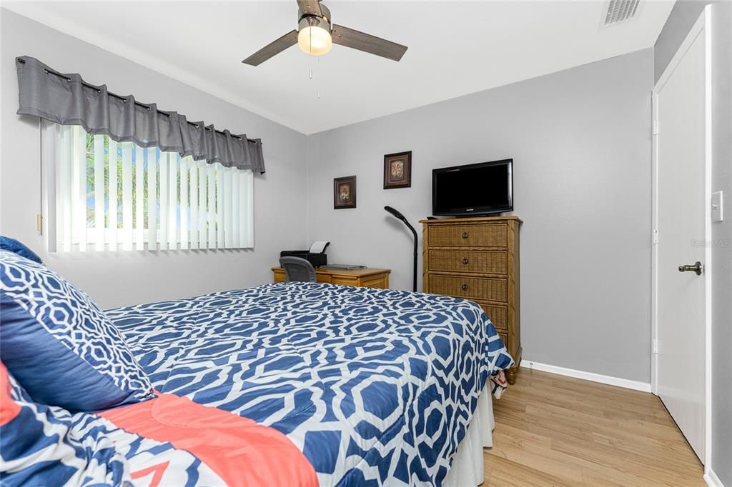 待售: $146,900 (2 贝兹, 2 浴室, 886 平方英尺)