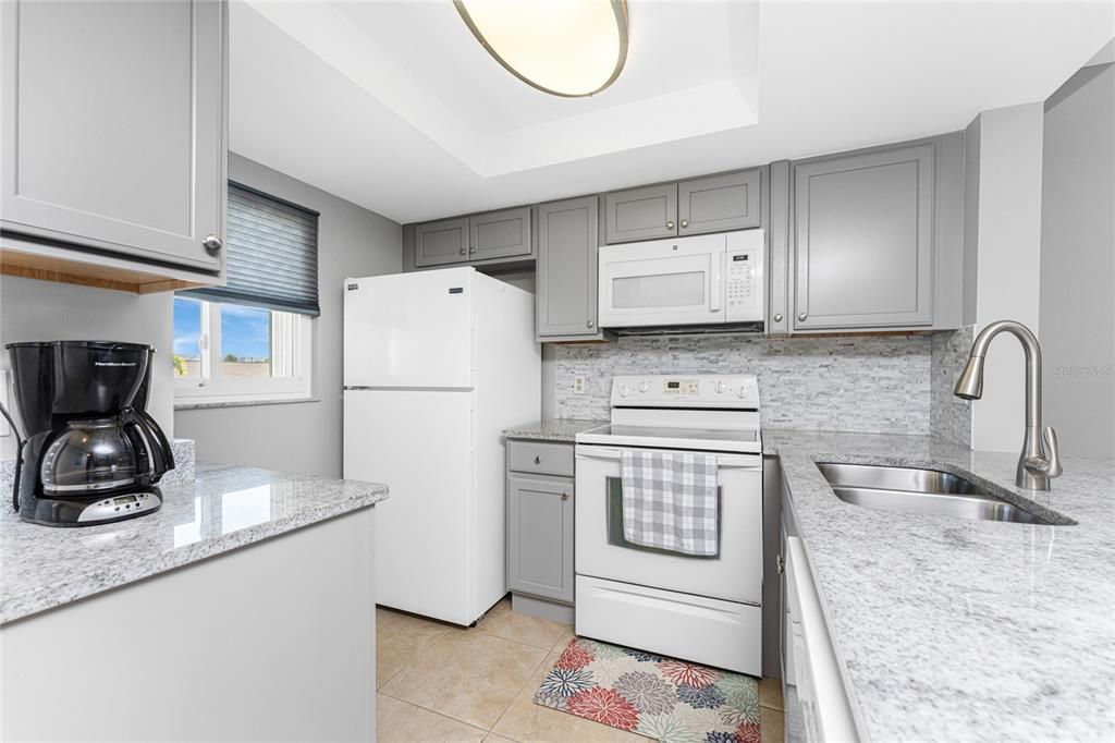 待售: $146,900 (2 贝兹, 2 浴室, 886 平方英尺)