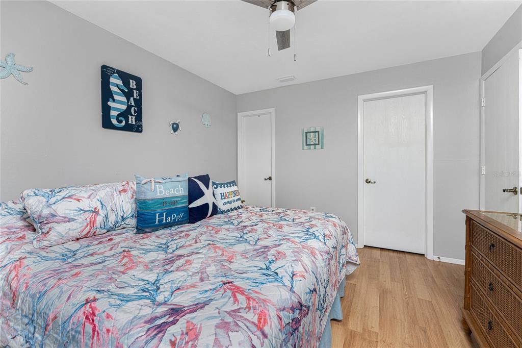 待售: $146,900 (2 贝兹, 2 浴室, 886 平方英尺)