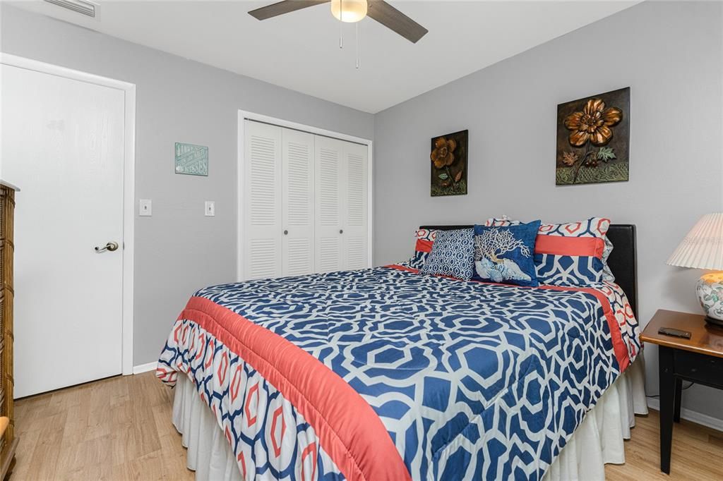 待售: $146,900 (2 贝兹, 2 浴室, 886 平方英尺)