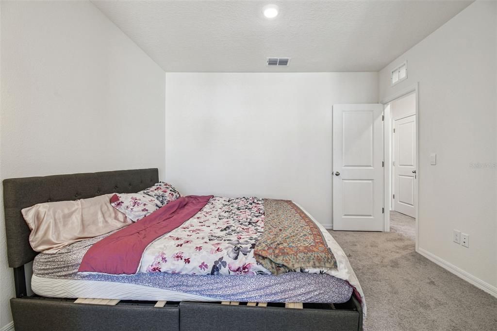 For Rent: $2,050 (3 beds, 2 baths, 1673 Square Feet)