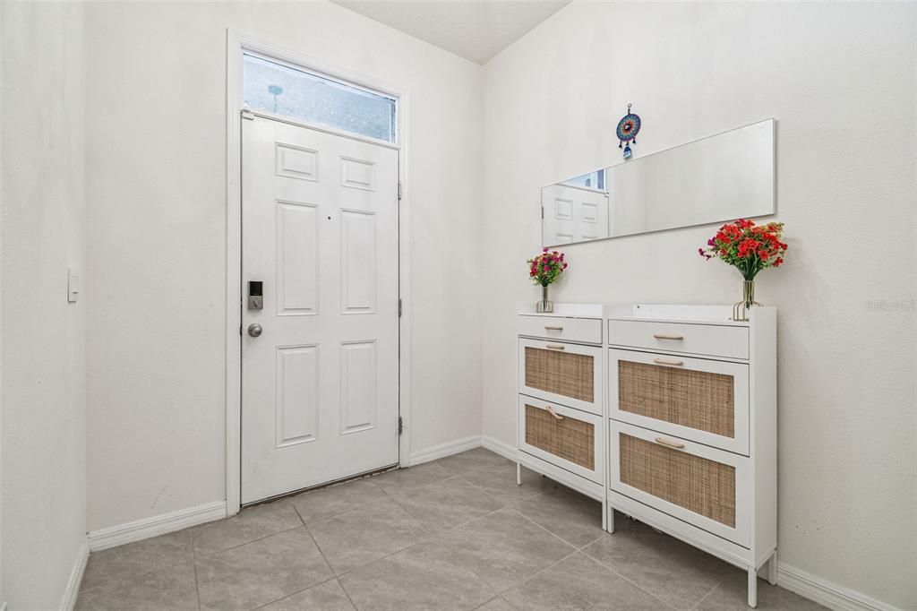 For Rent: $2,050 (3 beds, 2 baths, 1673 Square Feet)