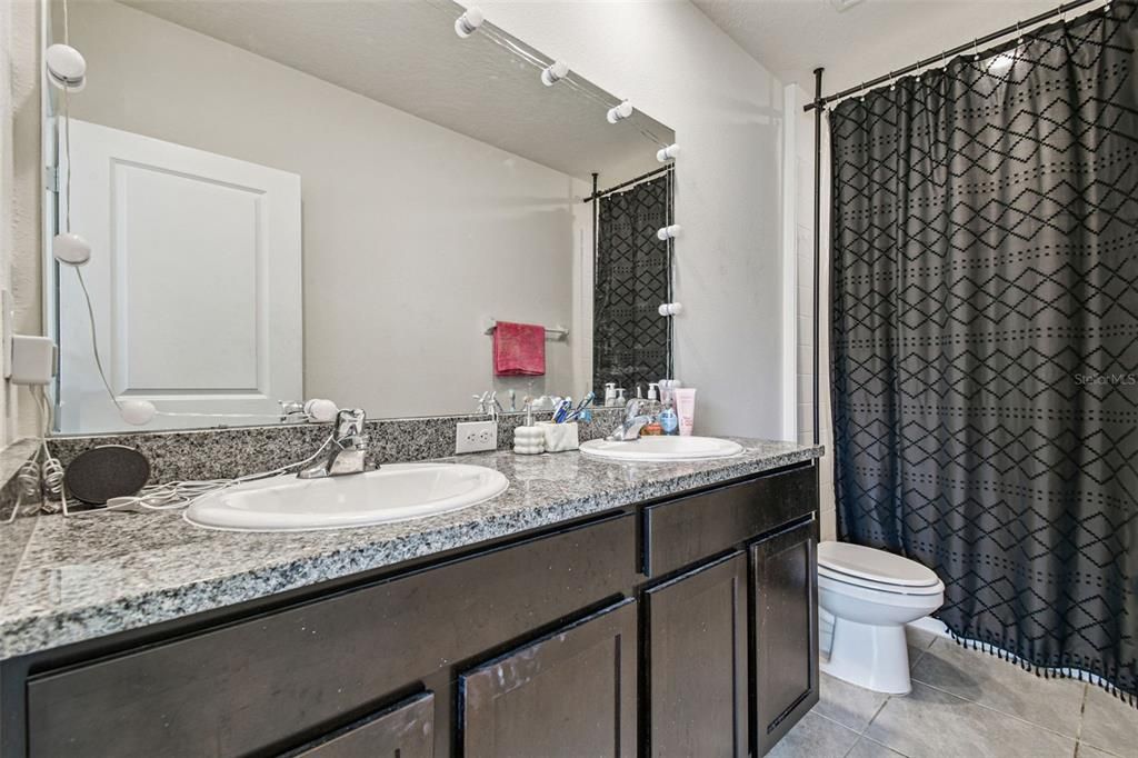 For Rent: $2,050 (3 beds, 2 baths, 1673 Square Feet)