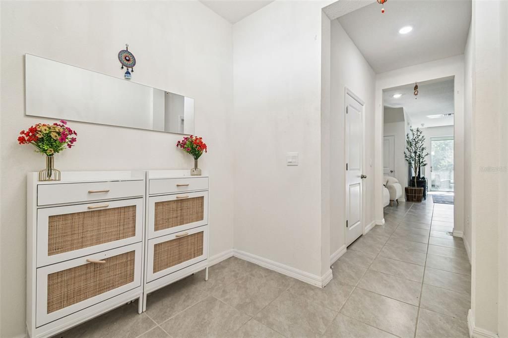 For Rent: $2,050 (3 beds, 2 baths, 1673 Square Feet)