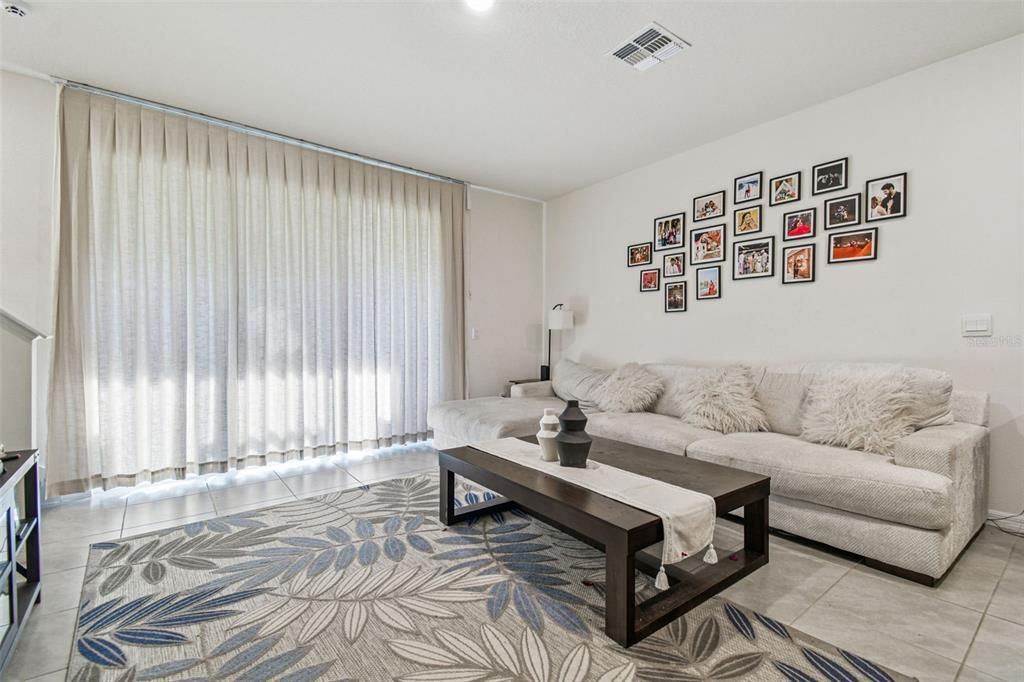 For Rent: $2,050 (3 beds, 2 baths, 1673 Square Feet)