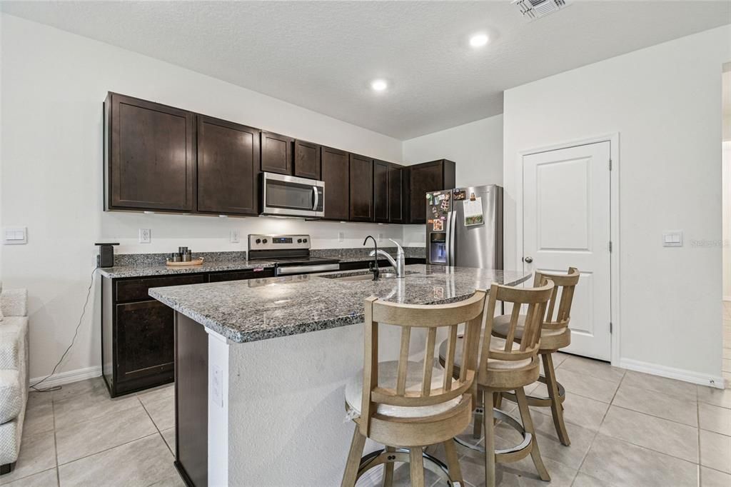 For Rent: $2,050 (3 beds, 2 baths, 1673 Square Feet)