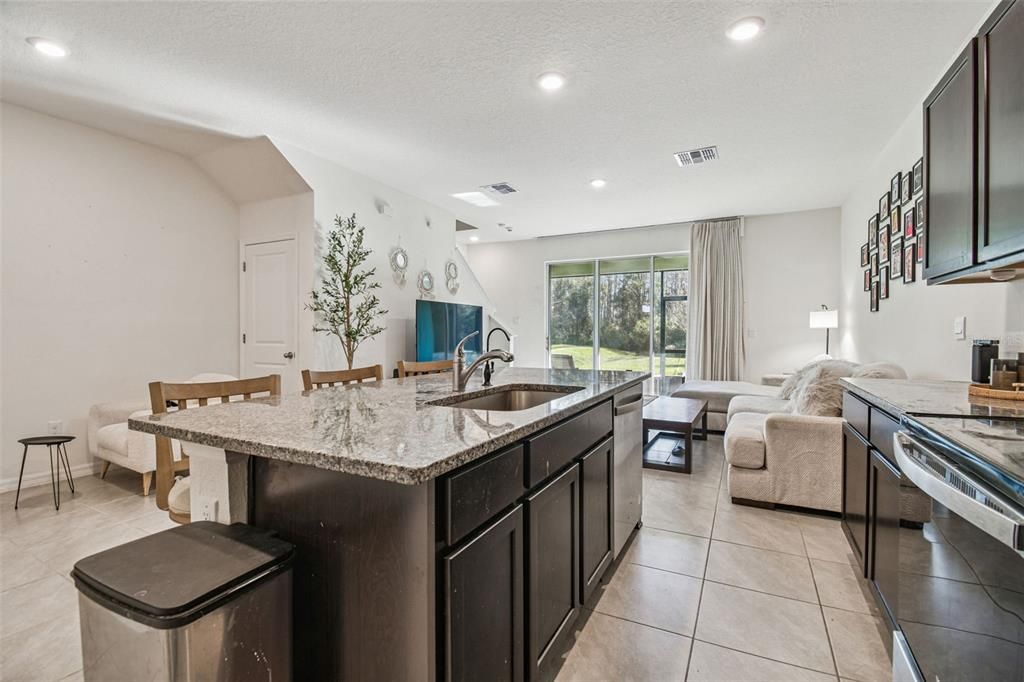 For Rent: $2,050 (3 beds, 2 baths, 1673 Square Feet)