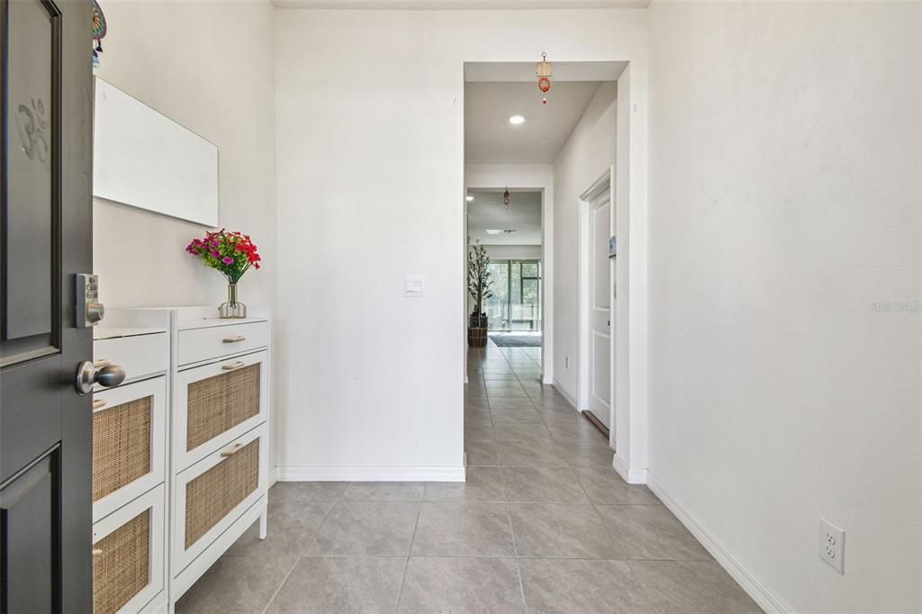 For Rent: $2,050 (3 beds, 2 baths, 1673 Square Feet)