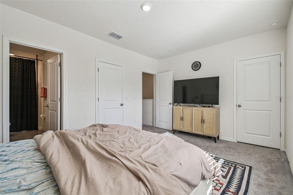 For Rent: $2,050 (3 beds, 2 baths, 1673 Square Feet)