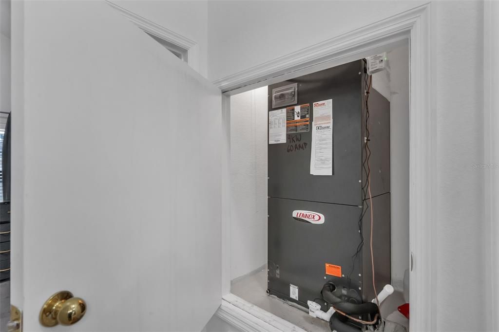 For Sale: $399,999 (2 beds, 2 baths, 1726 Square Feet)