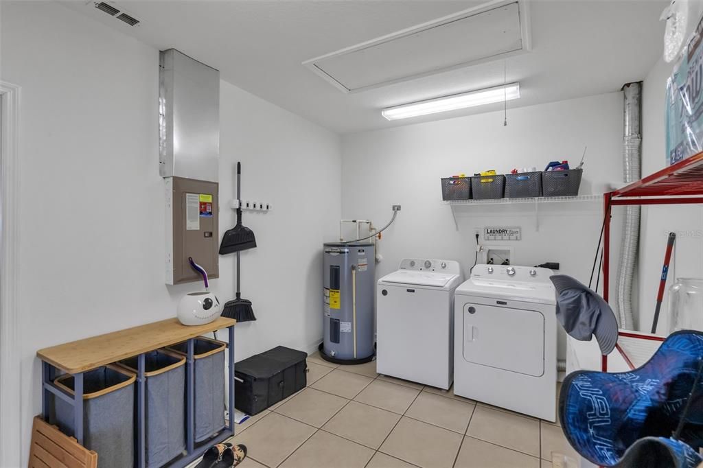 For Sale: $399,999 (2 beds, 2 baths, 1726 Square Feet)