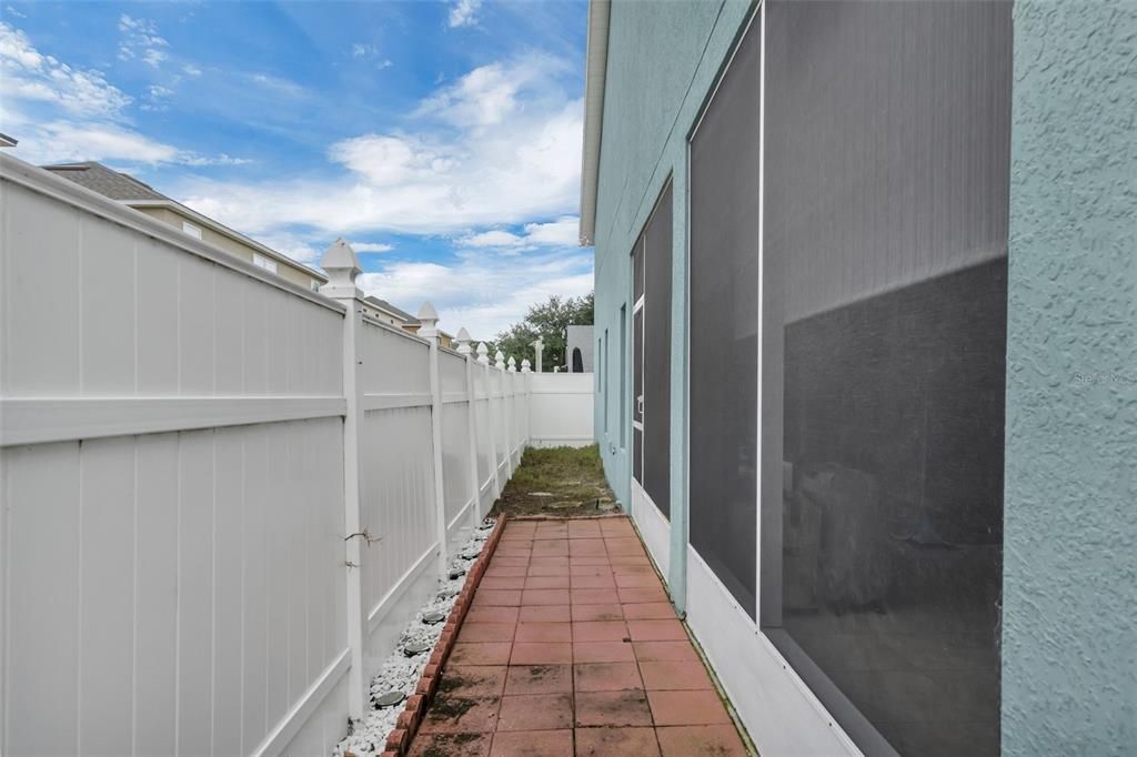 For Sale: $399,999 (2 beds, 2 baths, 1726 Square Feet)