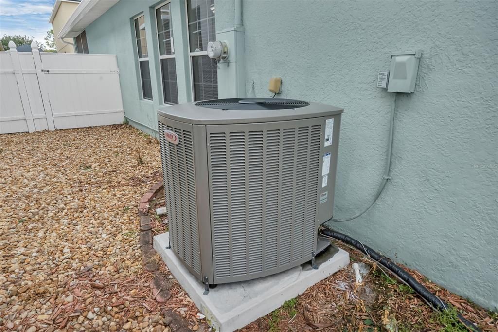 For Sale: $399,999 (2 beds, 2 baths, 1726 Square Feet)