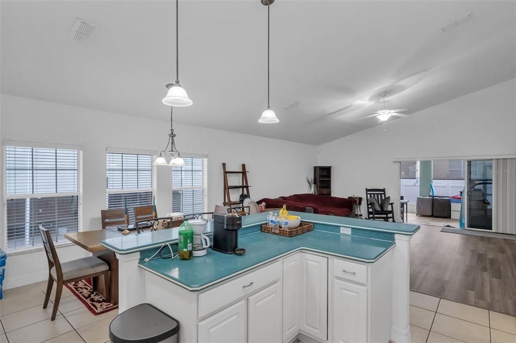 For Sale: $399,999 (2 beds, 2 baths, 1726 Square Feet)