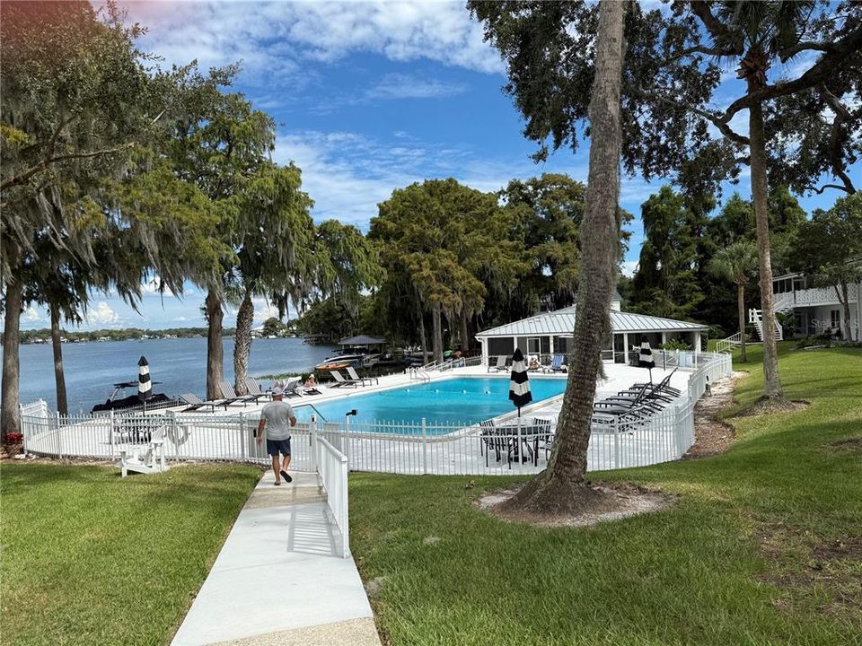 待售: $345,000 (2 贝兹, 1 浴室, 816 平方英尺)