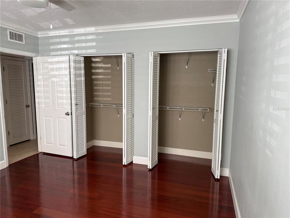 待售: $345,000 (2 贝兹, 1 浴室, 816 平方英尺)