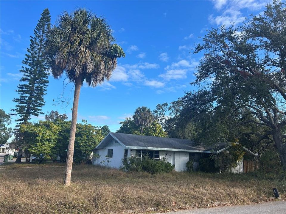 Active With Contract: $175,000 (3 beds, 1 baths, 1525 Square Feet)