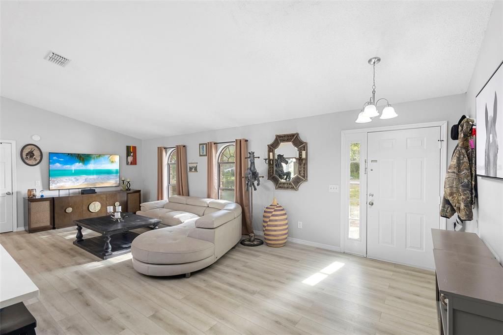 待售: $449,990 (3 贝兹, 2 浴室, 1652 平方英尺)