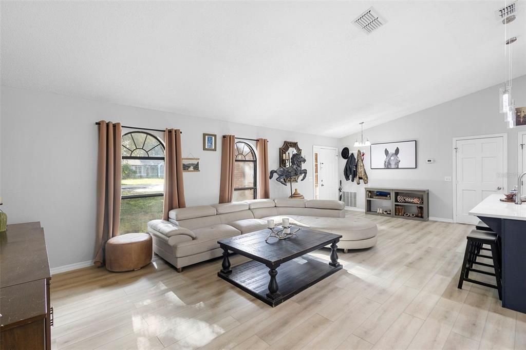 待售: $449,990 (3 贝兹, 2 浴室, 1652 平方英尺)