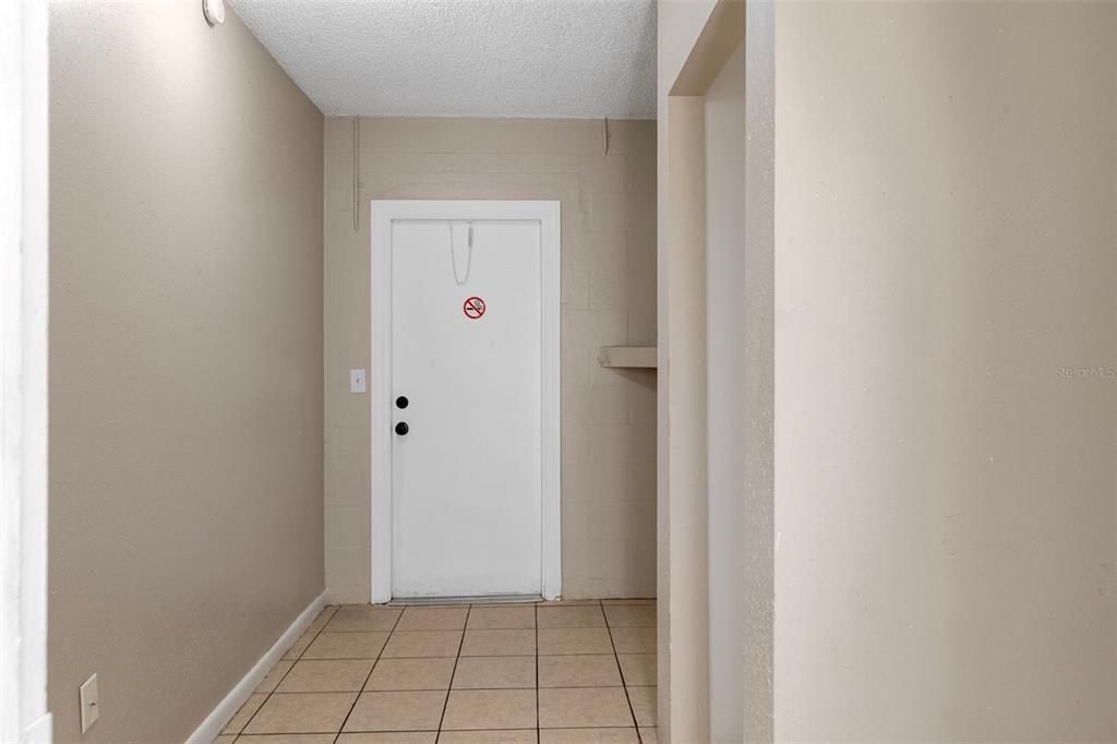 待售: $238,000 (3 贝兹, 1 浴室, 990 平方英尺)