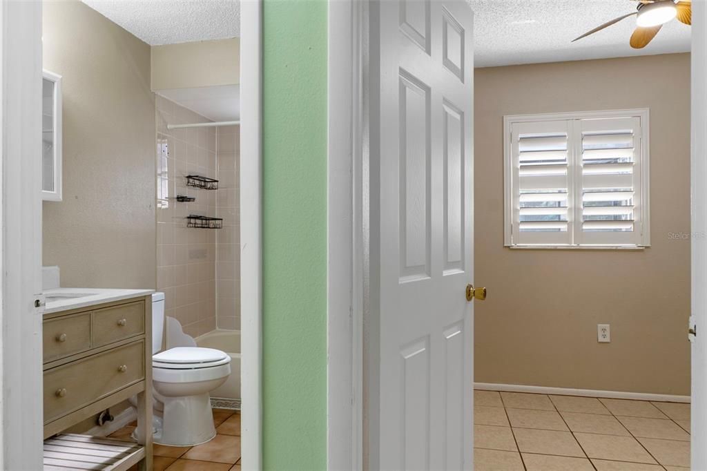 待售: $238,000 (3 贝兹, 1 浴室, 990 平方英尺)