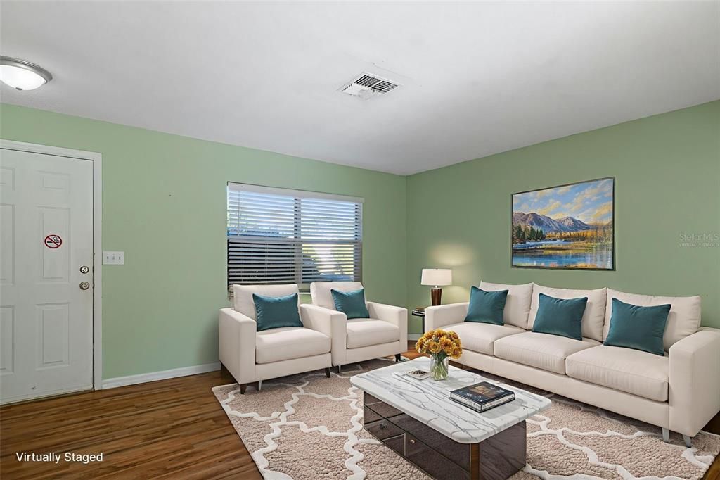 待售: $238,000 (3 贝兹, 1 浴室, 990 平方英尺)