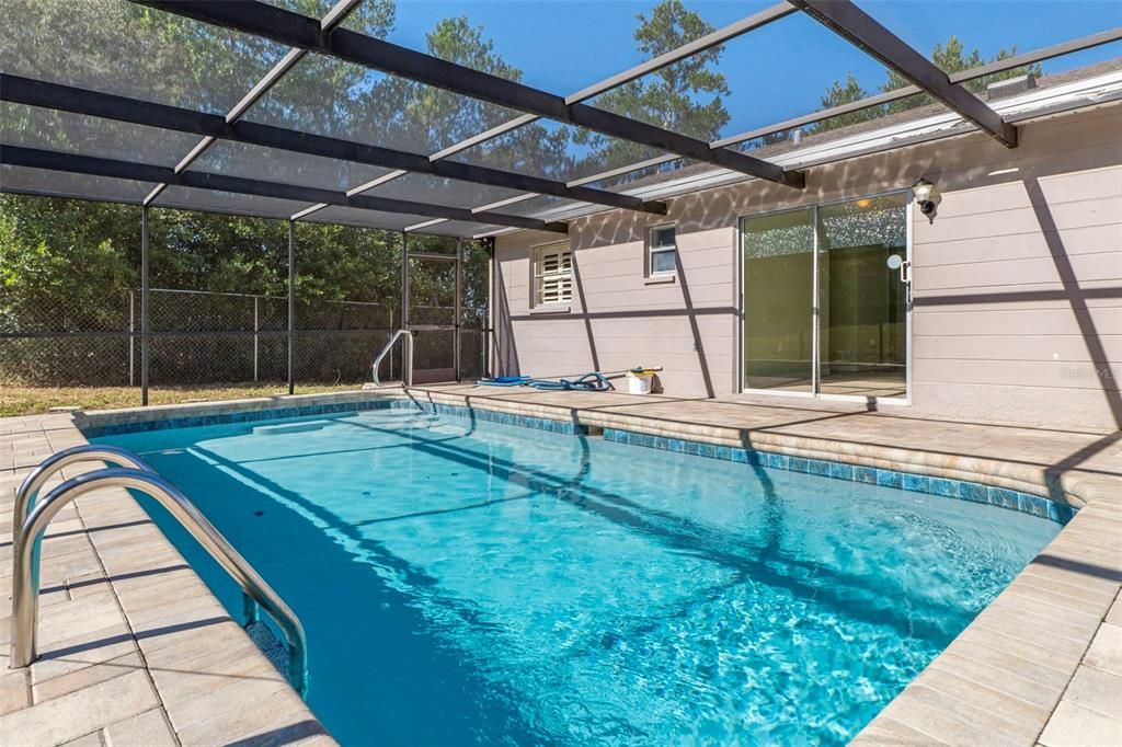 待售: $238,000 (3 贝兹, 1 浴室, 990 平方英尺)