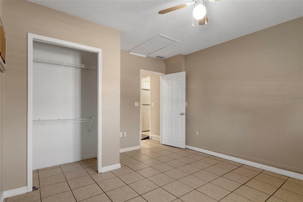 待售: $238,000 (3 贝兹, 1 浴室, 990 平方英尺)