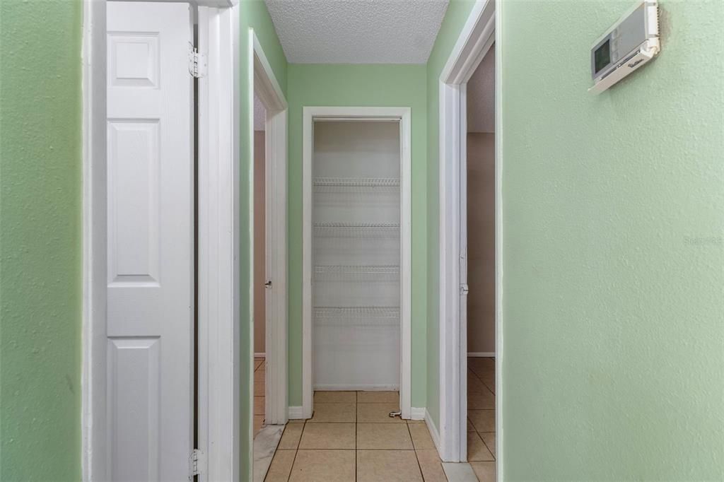 待售: $238,000 (3 贝兹, 1 浴室, 990 平方英尺)