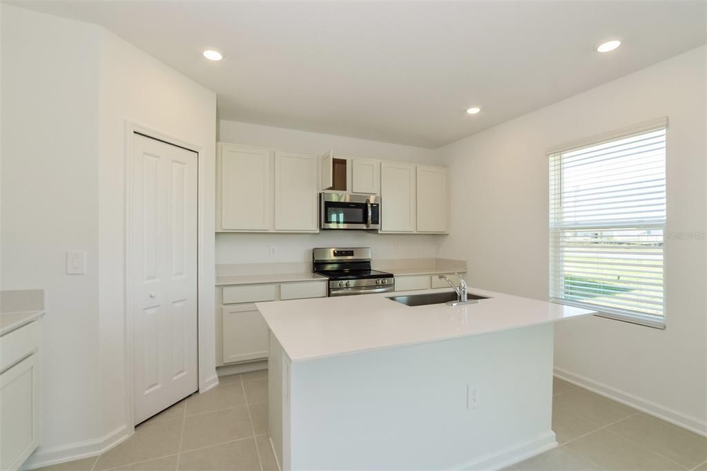 For Rent: $2,195 (5 beds, 2 baths, 2451 Square Feet)