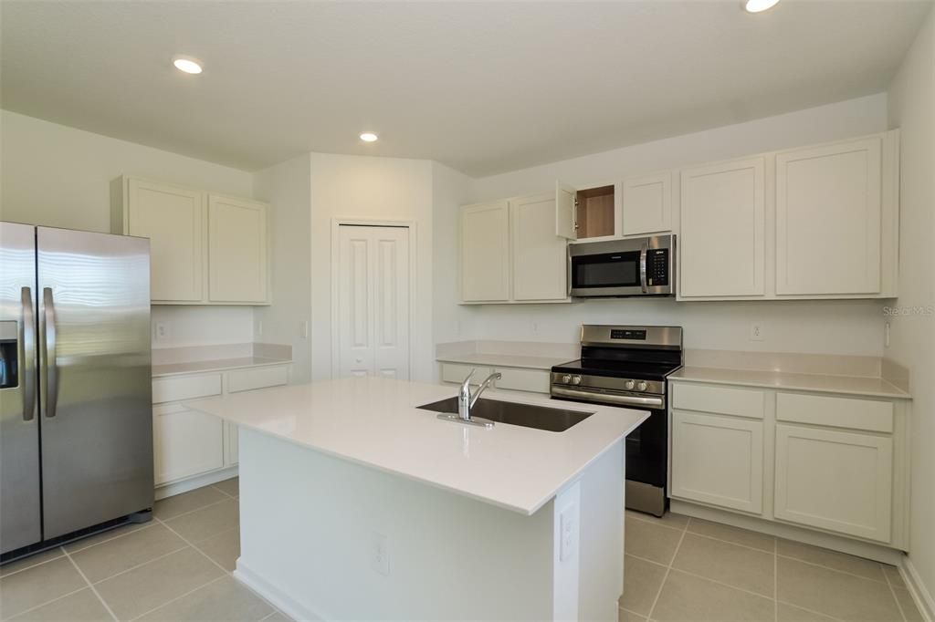 For Rent: $2,195 (5 beds, 2 baths, 2451 Square Feet)