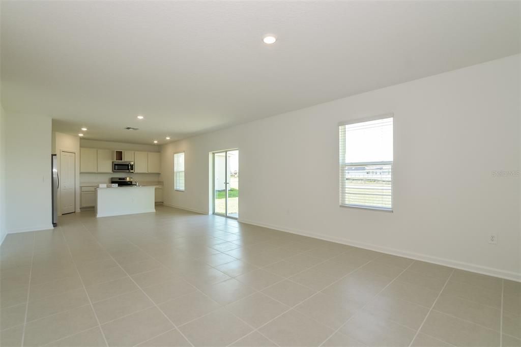 For Rent: $2,195 (5 beds, 2 baths, 2451 Square Feet)