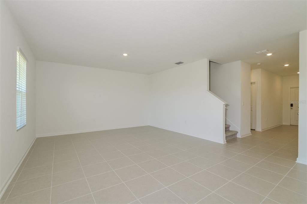 For Rent: $2,195 (5 beds, 2 baths, 2451 Square Feet)