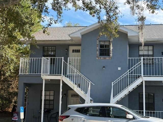 For Rent: $1,100 (2 beds, 1 baths, 864 Square Feet)