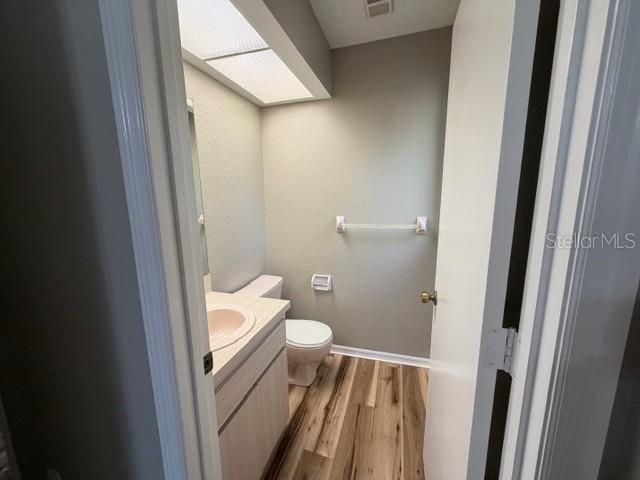 For Rent: $1,100 (2 beds, 1 baths, 864 Square Feet)