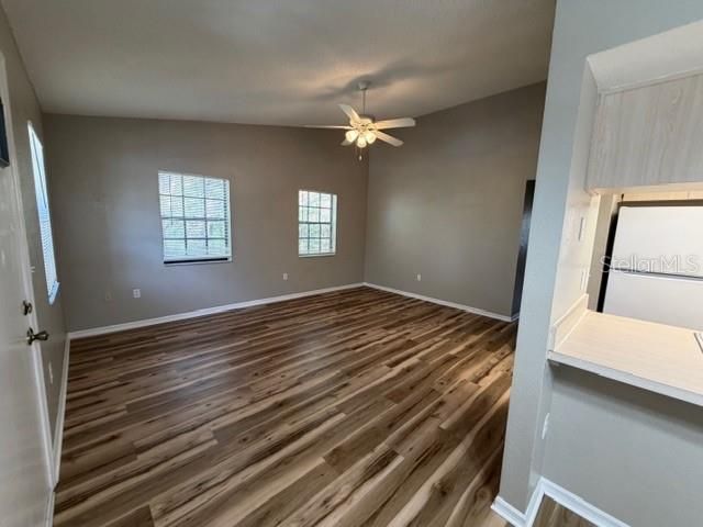 For Rent: $1,100 (2 beds, 1 baths, 864 Square Feet)