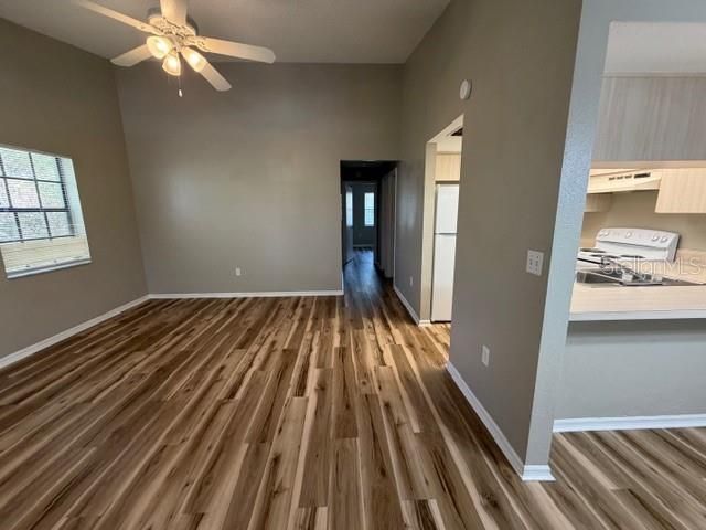 For Rent: $1,100 (2 beds, 1 baths, 864 Square Feet)